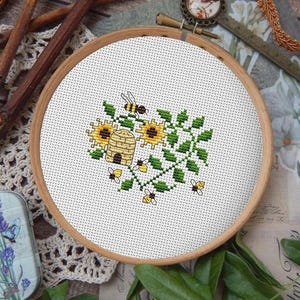 Honey Bee Cross stitch pattern. Bee Cross Stitch Digital Pattern. Bee Hand Embroidery Needlepoint chart