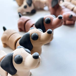 Llavero articulado de perro salchicha: figura de perro salchicha impresa en 3D