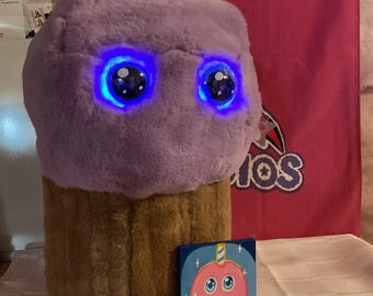 Ojos gigantes iluminados de Mr. Cupcake (Único en su tipo)