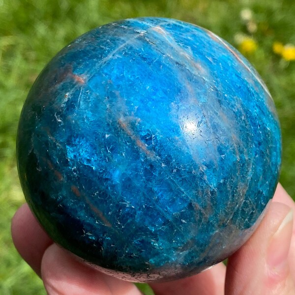 2,4"-blauwe apatietbol, helderblauw, met glans, kristallen bol, gepolijste blauwe apatiet. Stuk #3 weergeven