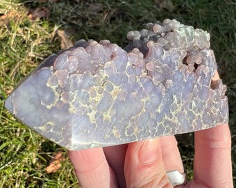 キラキラ輝くグレープアゲートタワー、研磨されたドゥルージーポイント