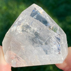 Torre di quarzo lemuriano arcobaleno da 1,8" n. 9, punta di cristallo semilucida, quarzo crepitante fuoco e ghiaccio, decorazione per il soggiorno, regalo da strega per lei e per lui