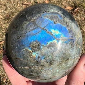 Esfera grande de labradorita de 8,6 cm, labradorita arcoíris, bola de cristal de labradorita azul, labradorita llamativa, esfera de piedra preciosa, regalo de decoración para el hogar n.º 2