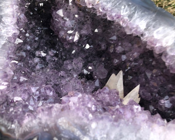 こたつ amethyst Amethyst_with_Calcite_and_Hema