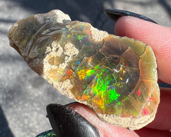 エチオピアウェロ産オパール　原石　鉱物標本　ジュエリーグレード　虹 チョーク オパール エチオピアウェロ産 鉱物標本 原石 鉱物