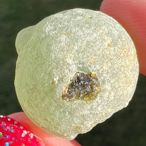 Bola de prehnita natural con cristal de epidota de Mali, África Occidental, verde brillante, pieza de colección, espécimen mineral, regalo ideal.