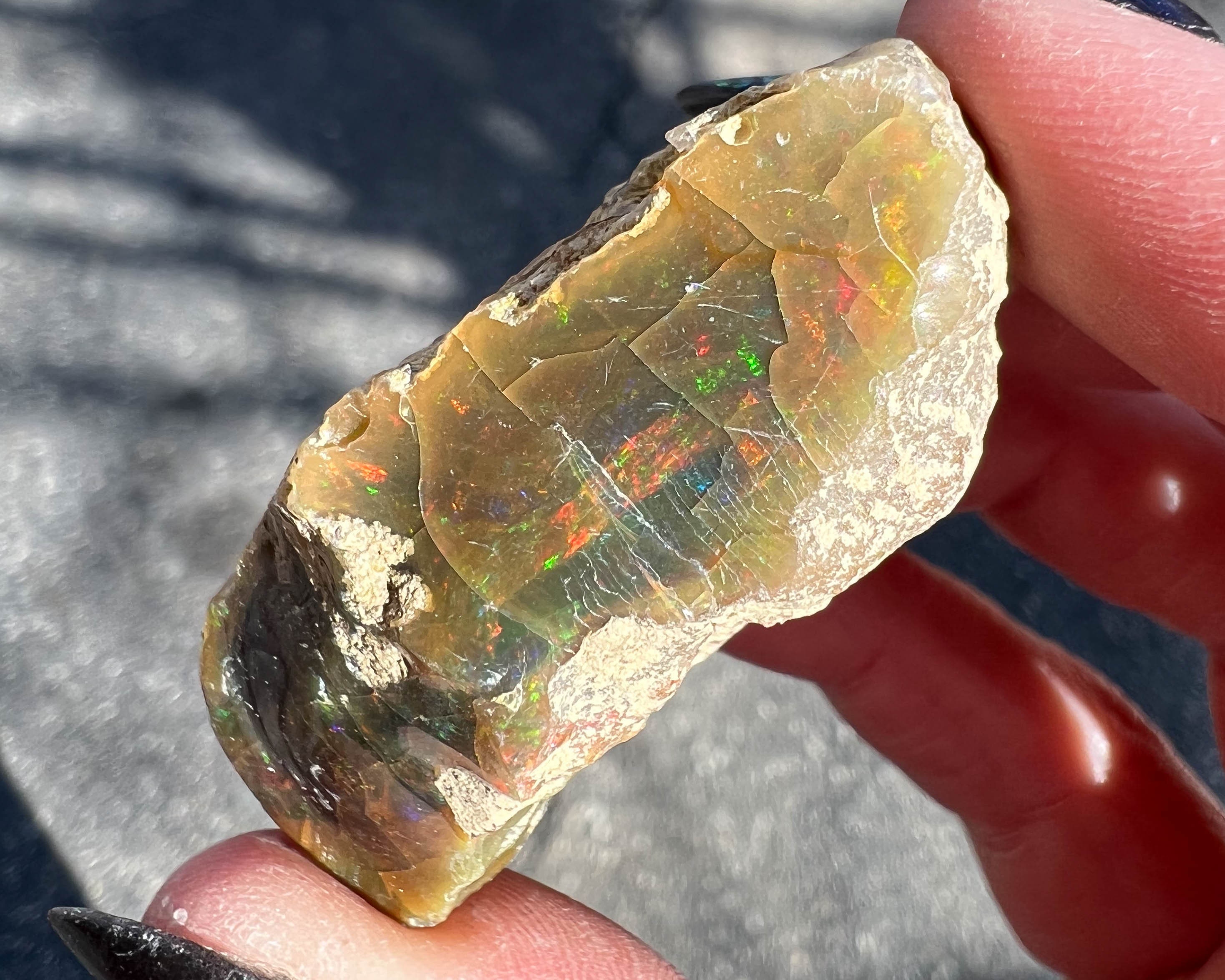 虹色の輝きを持つエチオピア産ウェロオパール原石、大粒天然結晶 #253