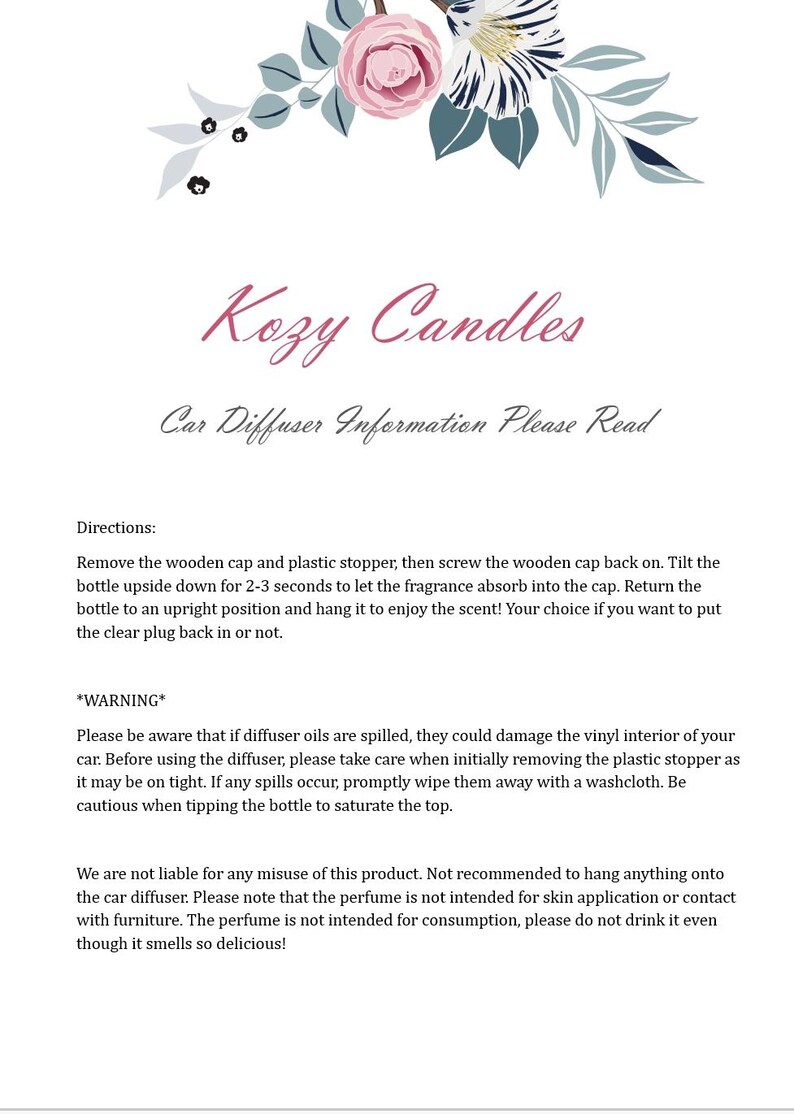 K&ouml;nnte beinhalten: Wei&szlig;er Hintergrund mit floralen Akzenten und Text, der "Kozy Candles" und "Car Diffuser Information Please Read" lautet. Anweisungen und Warnhinweise zum Auto-Diffusor sind ebenfalls enthalten.