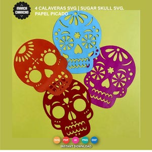 Könnte beinhalten: Vier farbenfrohe Sugar Skull Designs in Rot, Blau, Lila und Weinrot mit aufwendigen Ausschnittmustern. Das Bild enthält den Text "4 CALAVERAS SVG | SUGAR SKULL SVG. PAPEL PICADO" und "INSTANT DOWNLOAD".