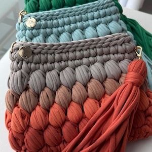 Chunky Knit Ombré Handbag: Handmade Crochet Purse with Golden Handle