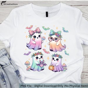 Peut inclure: T-shirt blanc avec un motif color&eacute; de quatre fant&ocirc;mes de dessins anim&eacute;s avec des couronnes de fleurs, des n&oelig;uds et des accessoires. Des chauves-souris, des champignons et des &eacute;toiles entourent les fant&ocirc;mes. Le texte "PNG File - Digital Download Only (No Physical Item)" est en bas.