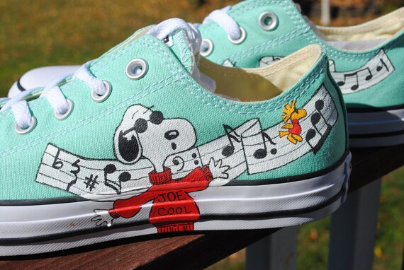 snoopy converse