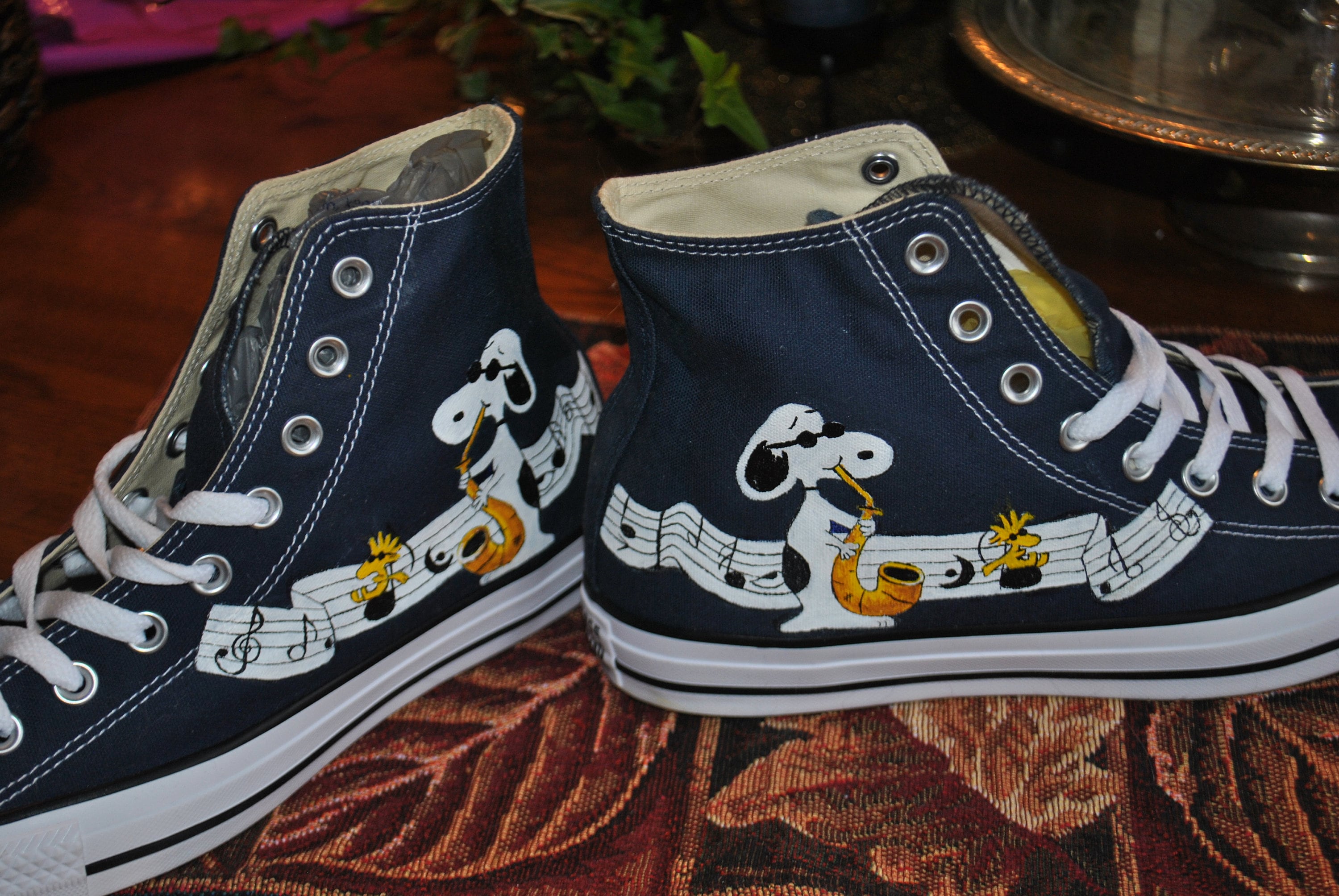 snoopy chuck taylors