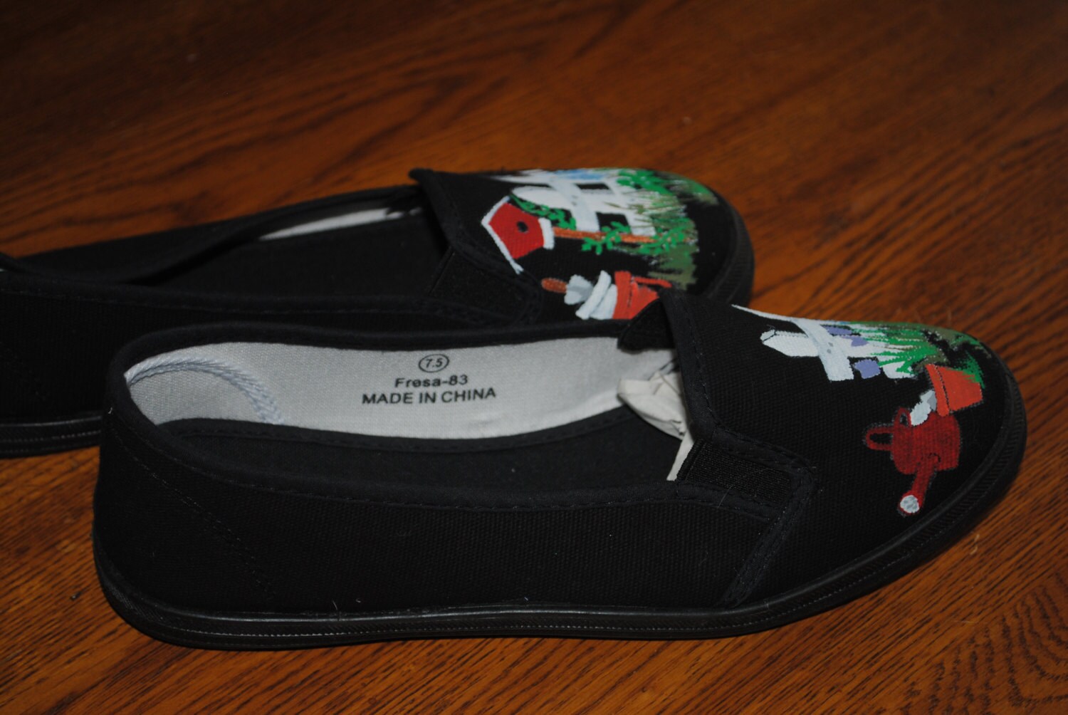 For Sale New Gardening shoes available size 7.5 READY TO SHIP