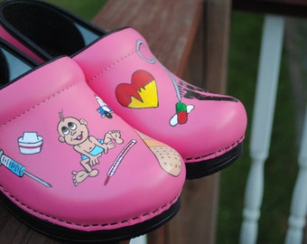 pink dansko nursing shoes