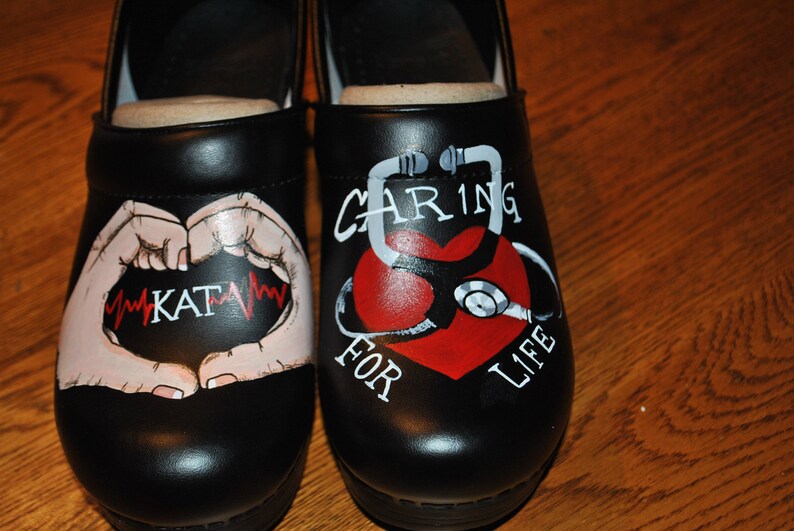 dansko hospital shoes