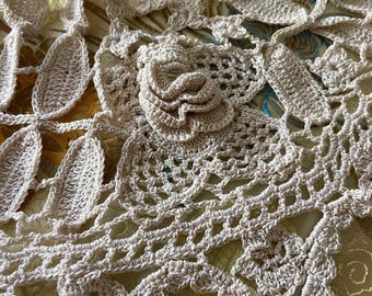 Vintage hand-crochet Irish lace collar for dresses, shirts, blouses, and more