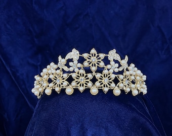 Rhinestone and pearl tiara with floral and leaf motifs