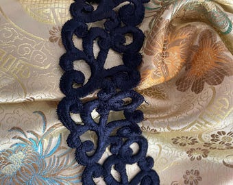 Chunky Y2K vintage navy 2" scroll lace