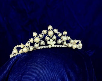 Dainty rhinestone and pearl bridal tiara - daisy design