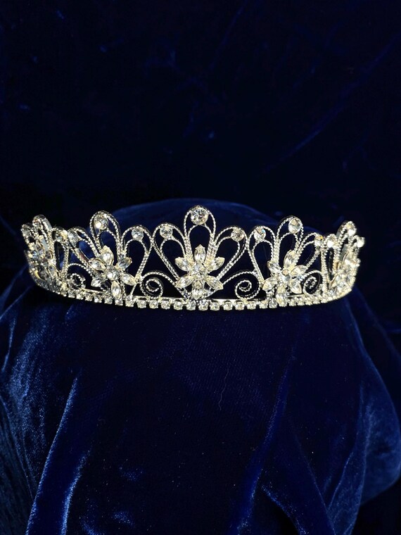 Dainty rhinestone and pearl bridal tiara - daisy design