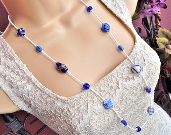 Parure de boucles d'oreilles et collier en verre de Murano : Bijoux en perles de rocaille vénitiennes bleues