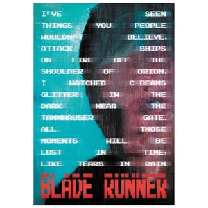 Puede incluir: Un póster con un fondo verde azulado y negro presenta texto de la película Blade Runner. El texto es en blanco y rojo, con el título "BLADE RUNNER" en la parte inferior. La imagen incluye un rostro pixelado.