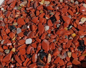 Fragmentos pulidos de jaspe rojo: Jaspe rojo sangre natural genuino de grado AA, sin perforar. Pequeñas piezas pulidas redondeadas de 1-3 mm para incrustaciones.