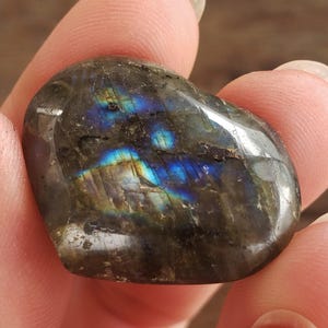 Labradorite Mini Heart: High Quality Small Stone Hand Carved Hearts From Genuine Crystal Mineral Rainbow Flash Fire Alter Palm Stone 2