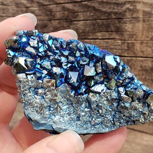 Blue Aura Quartz Crystal Cluster: 84 Gram Bright Blue Chrome Rainbow Titanium Coated Quartz Crystal Points Druzy Healing Crystals 9