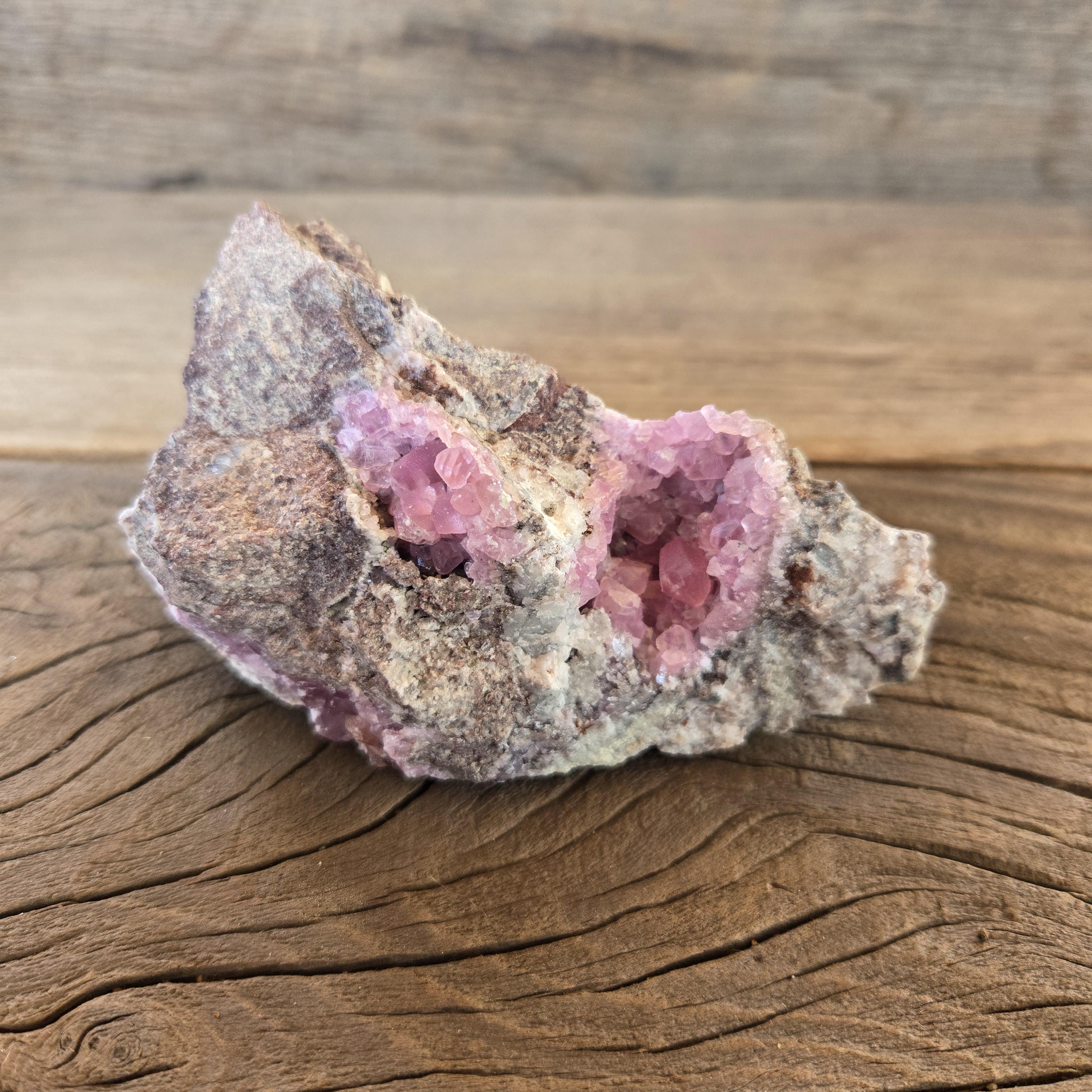 コバルト方解石結晶：388.5グラムコバルト大結晶ドゥルージーライト