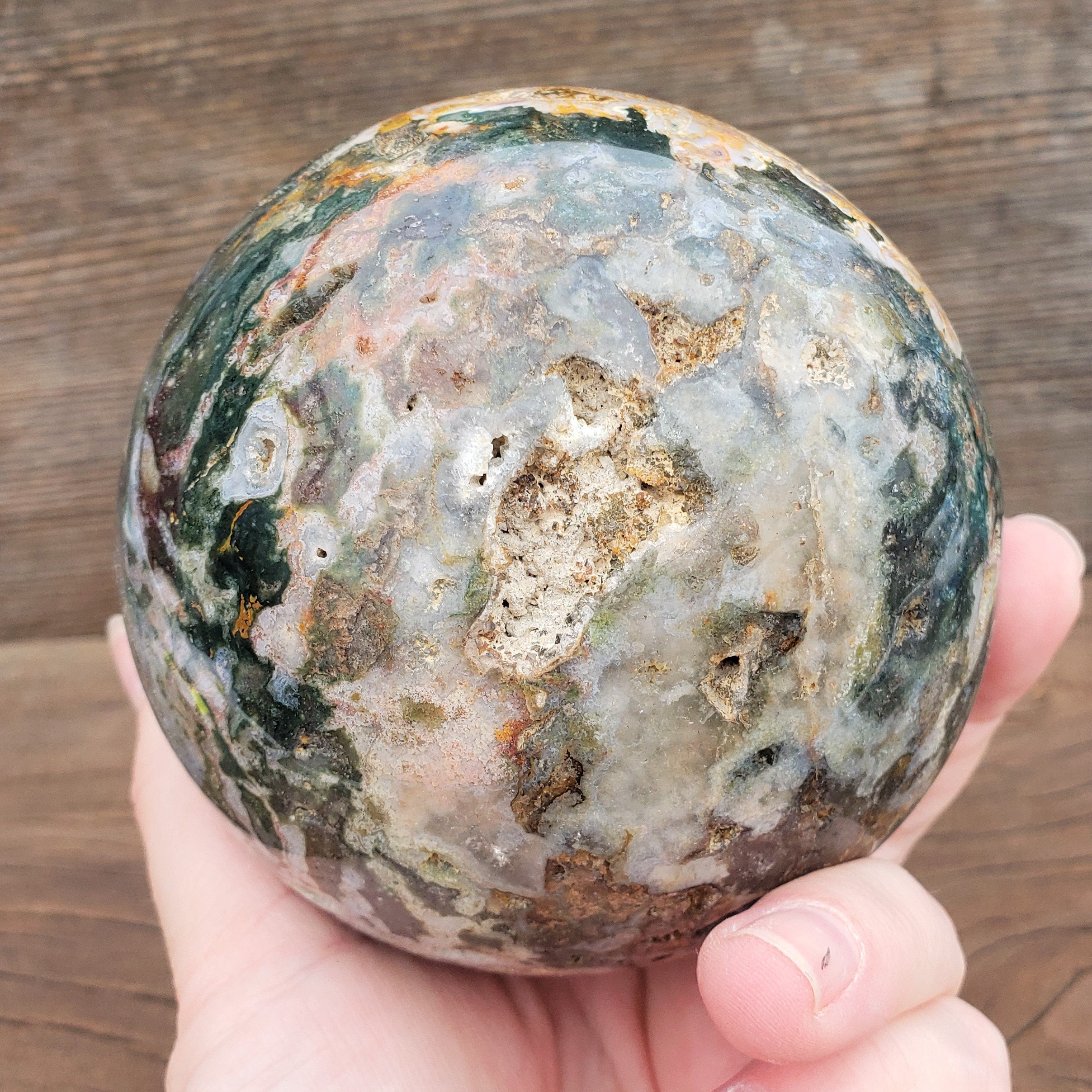 オーシャンジャスパースフィア：1,335グラムの大型で、マダガスカル産