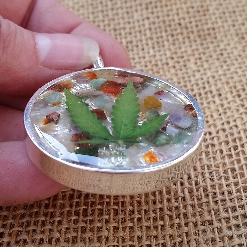 Resin Cannabis /& Mixed Gemstone Tumbled Gemstone Chip Real Marijuana Leaf Pendant Silver Tone Bezel 18 Inch Chain Weed Pot Leaf Necklace