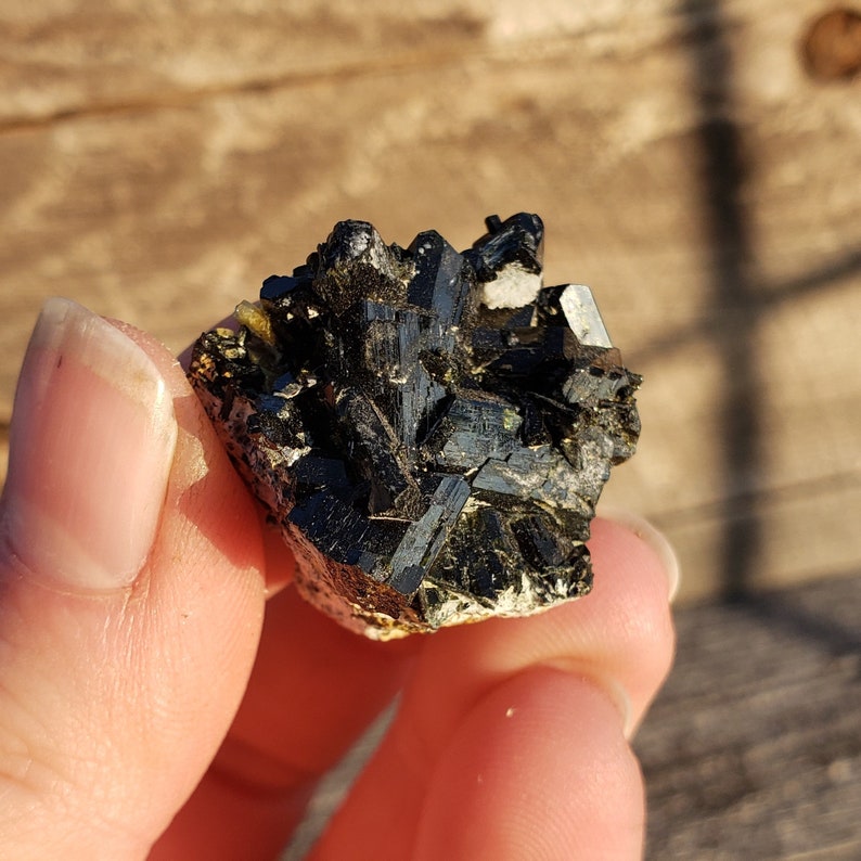 a Epidote Crystal 23 Grams Small Size Excellent High Quality Crystals Mineral Specimen Dark Green Gemmy Epidote Specimen from Peru