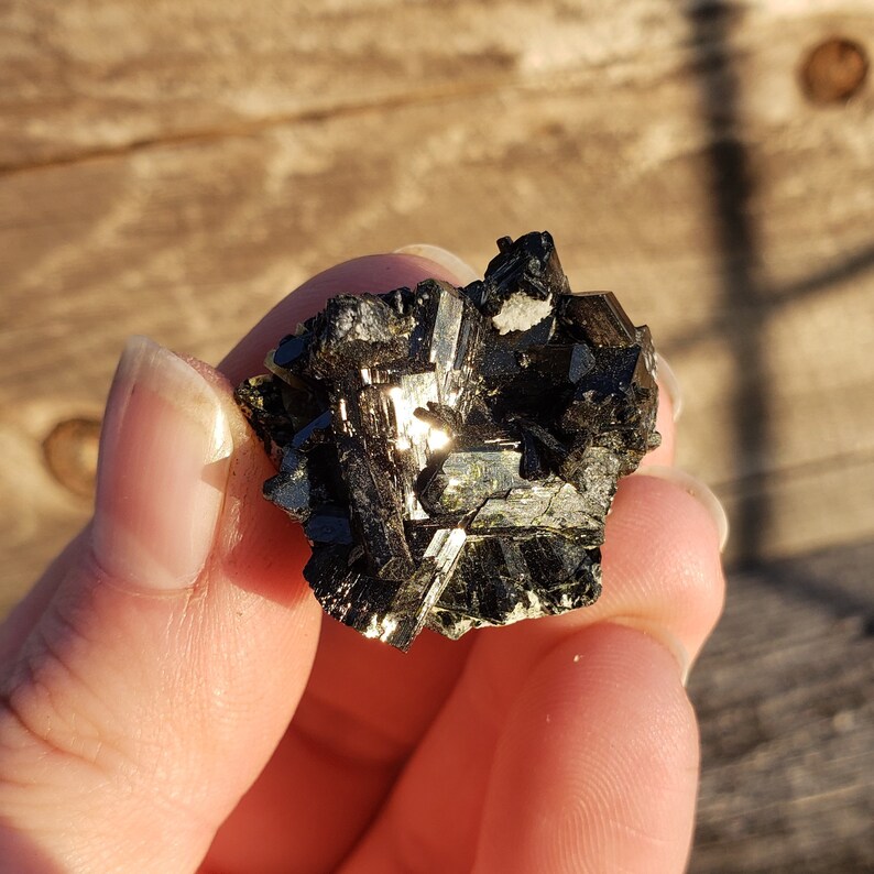a Epidote Crystal 23 Grams Small Size Excellent High Quality Crystals Mineral Specimen Dark Green Gemmy Epidote Specimen from Peru
