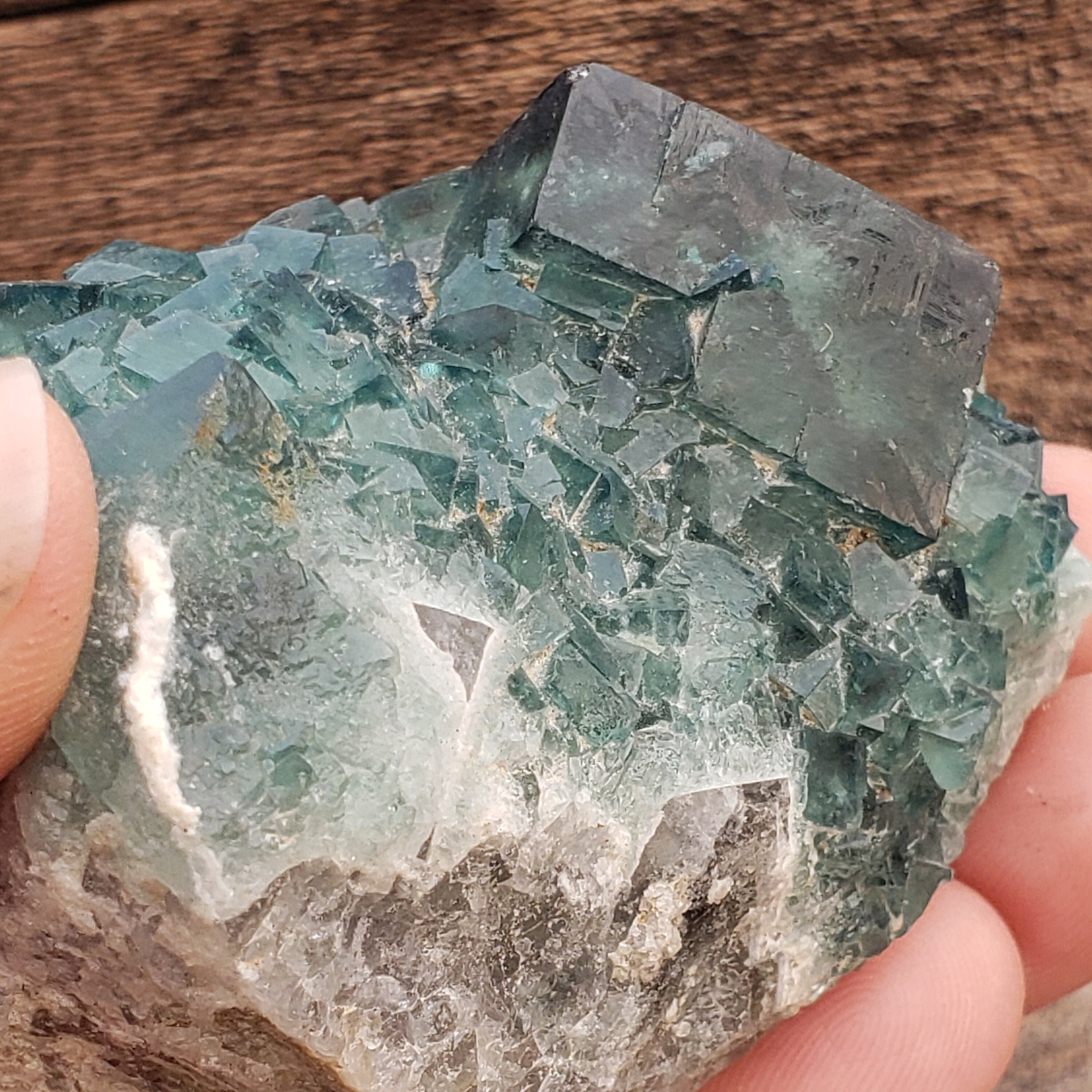 Green To Blue Shifting Fluorite Cluster 282 Grams Fine Quality Sun Uv Color Changing Madagascar Mandrosonoro Mine Cubic Crystals Healing