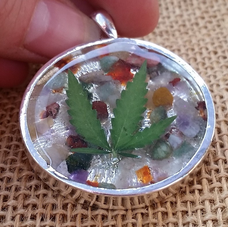 Resin Cannabis /& Mixed Gemstone Tumbled Gemstone Chip Real Marijuana Leaf Pendant Silver Tone Bezel 18 Inch Chain Weed Pot Leaf Necklace