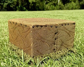 Reposapiés vintage de madera tapizado de mediados de siglo