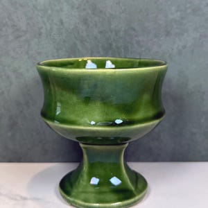 Vaso de pedestal McCoy USA verde esmeralda