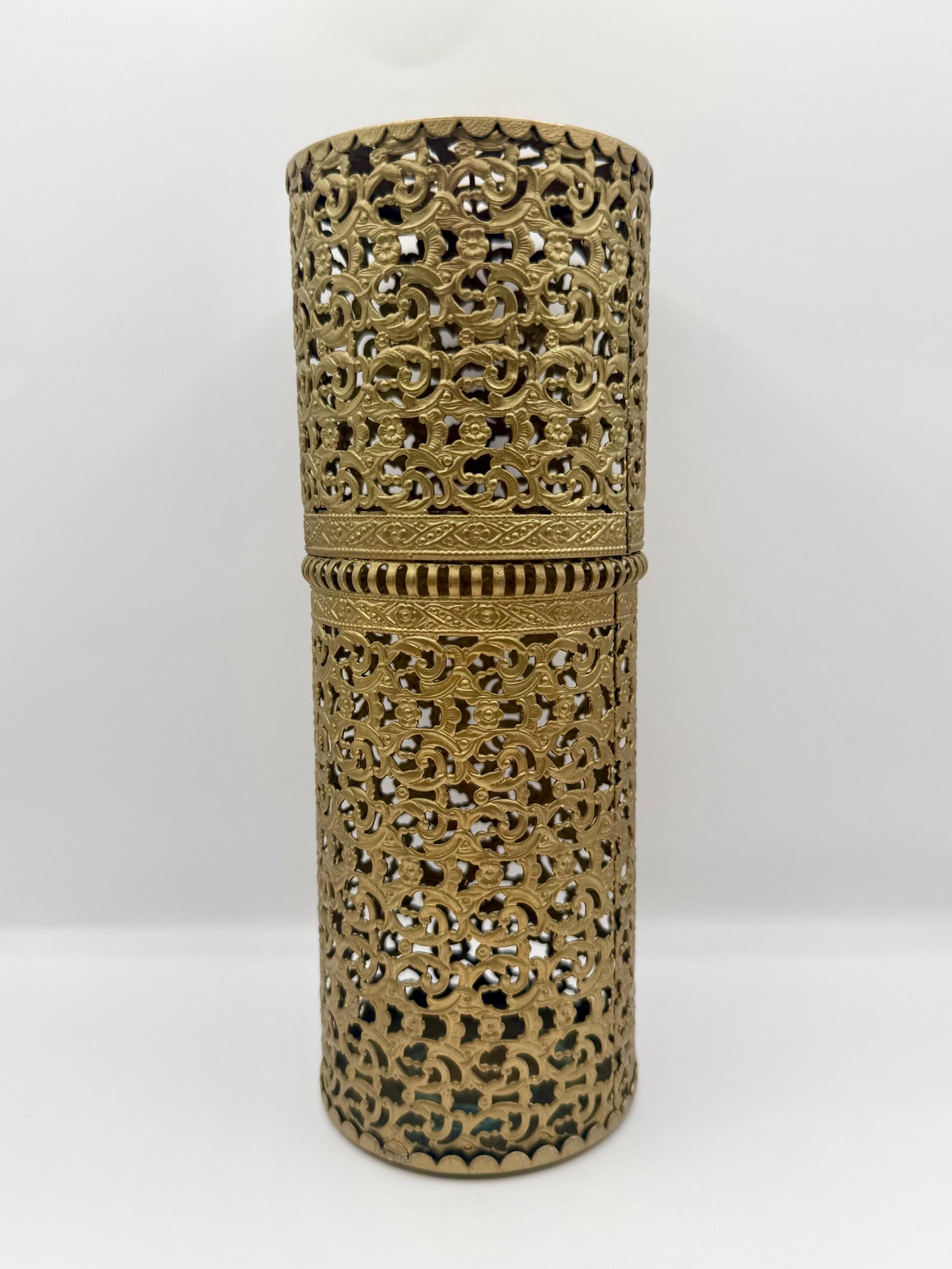 Vintage Intricate Yellow Metal Hairspray Cover Rust-Oleum Universal Gloss Vintage Gold Metallic Spray Paint  main image 4