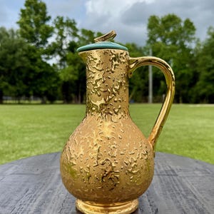 Jarra vintage McCoy decorada en oro de 24 quilates con tapa.