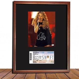 TAYLOR SWIFT 2015 Berlín Alemania ENMARCADO 17"x13" Fotografía firmada y exhibición de entradas para conciertos
