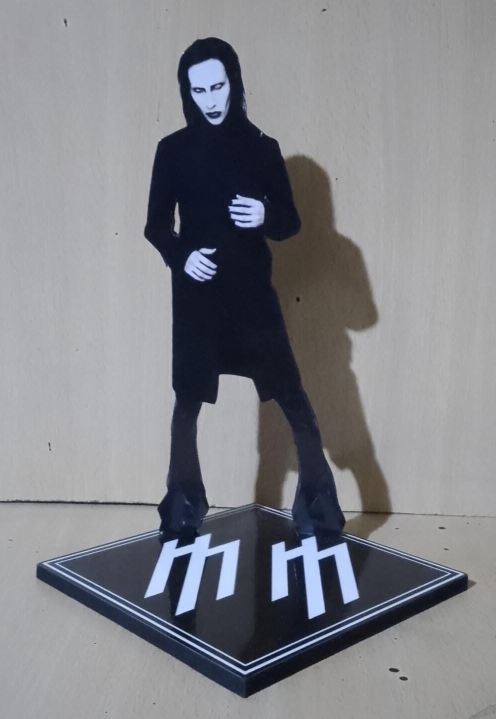 HANG マンソン人形　イエロー Amazon.co.jp: Marilyn Manson Figure : Hobbies
