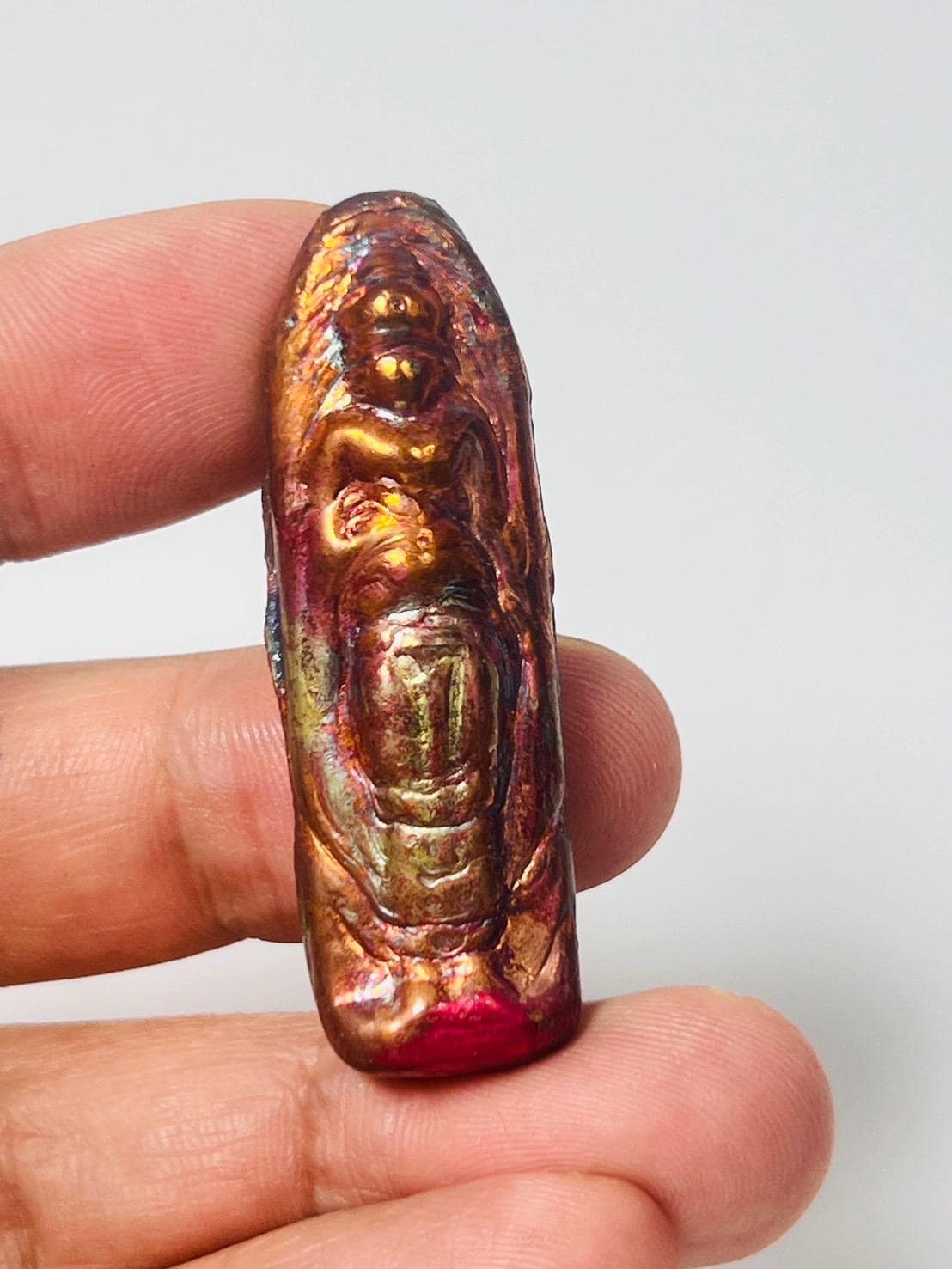 レインボー レクライ プラ ルアン アミュレット: タイの幸運のお守り