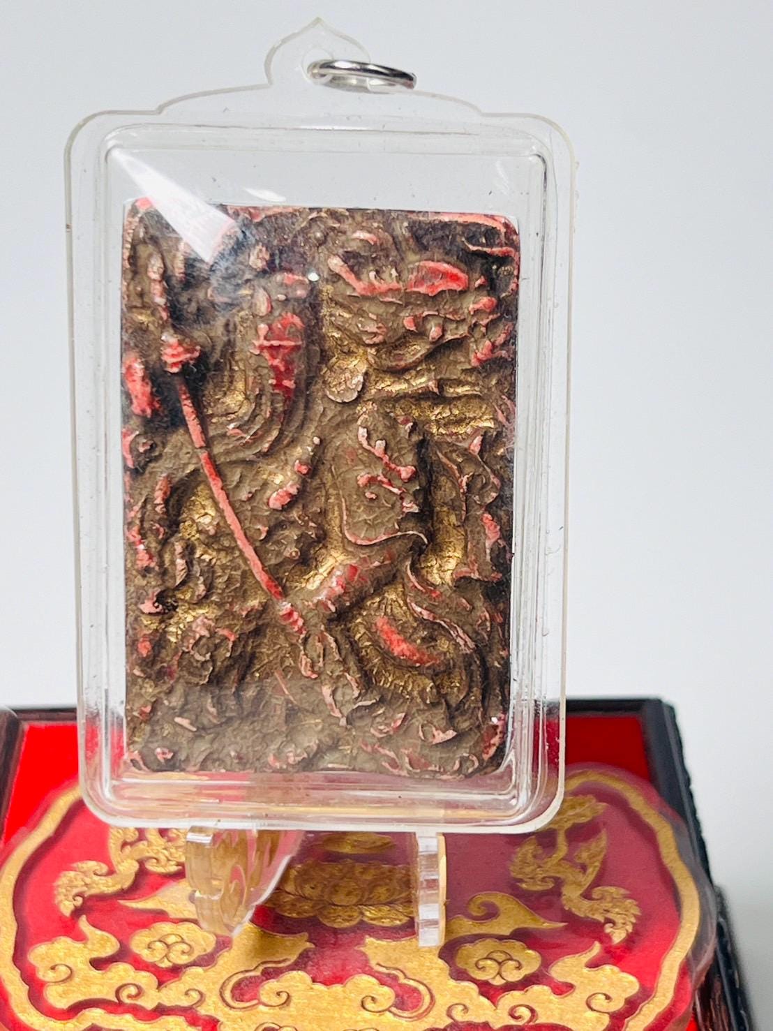 珍しい関羽のお守り：古代タイの粘土のお守り、神聖な中国語の文字