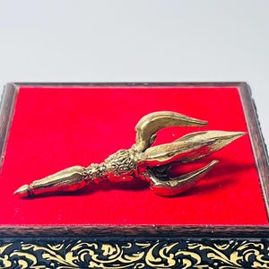Raro Vajra in ottone da 2,5 pollici, tempio benedetto, amuleto induista a forma di fulmine, potere di protezione spirituale.