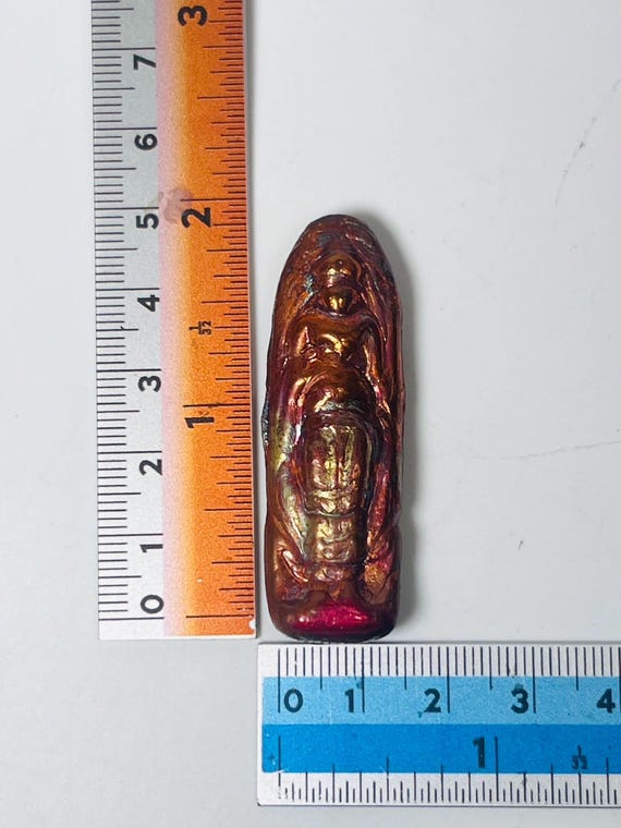 レインボー レクライ プラ ルアン アミュレット: タイの幸運のお守り