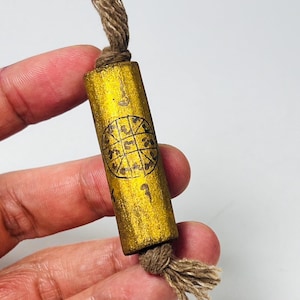 Amulet LP Guay Takrut: Ręcznie inskrypcja z drewna Mai Arkom - tajski talizman ochronny