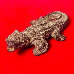 LP Suk Magic Crocodile Amulet Thai Blessed Mini Statue for Protection Luck Wealth Occult Power Wat Pakklongmakhamtao