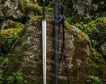 Espada medieval de acero de alto carbono hecha a mano con vaina, réplica de espada vikinga de caballero grabada a medida.